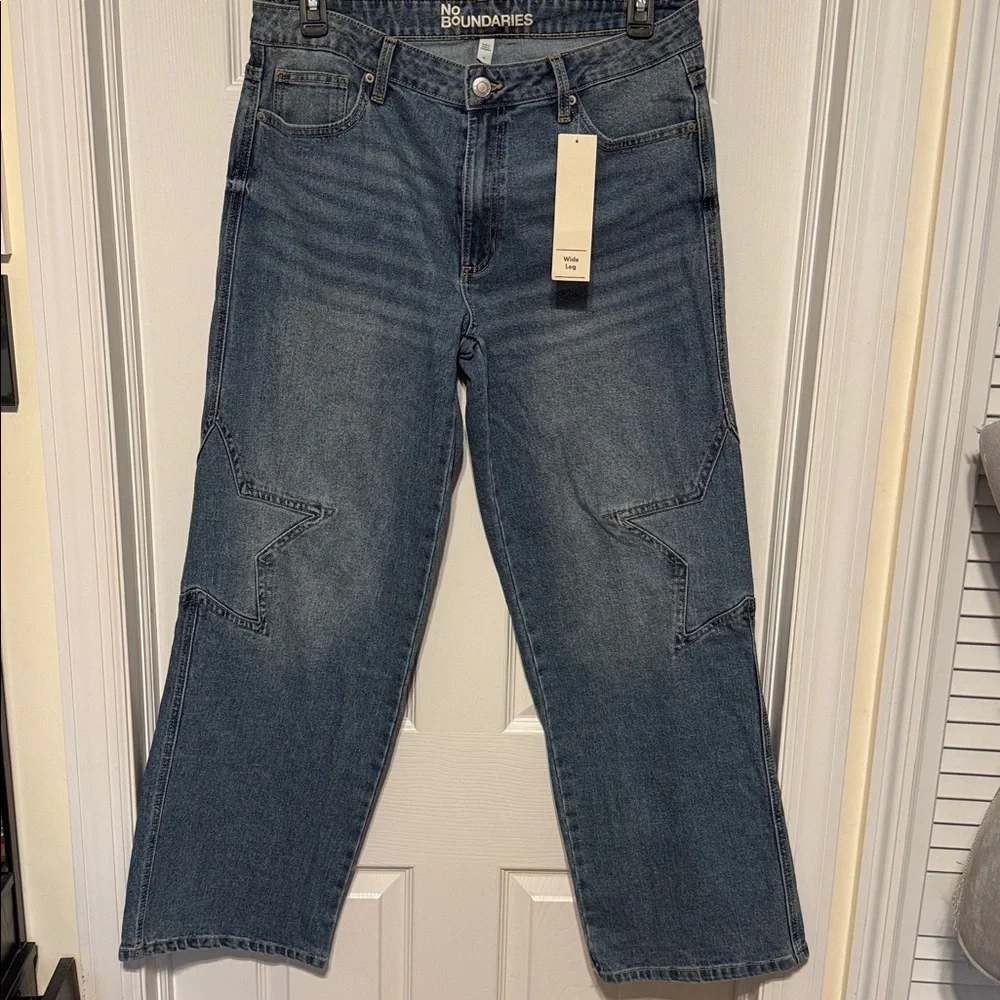 No Boundaries Mid Rise Wide Leg Star Jean - Picture 6 of 9
